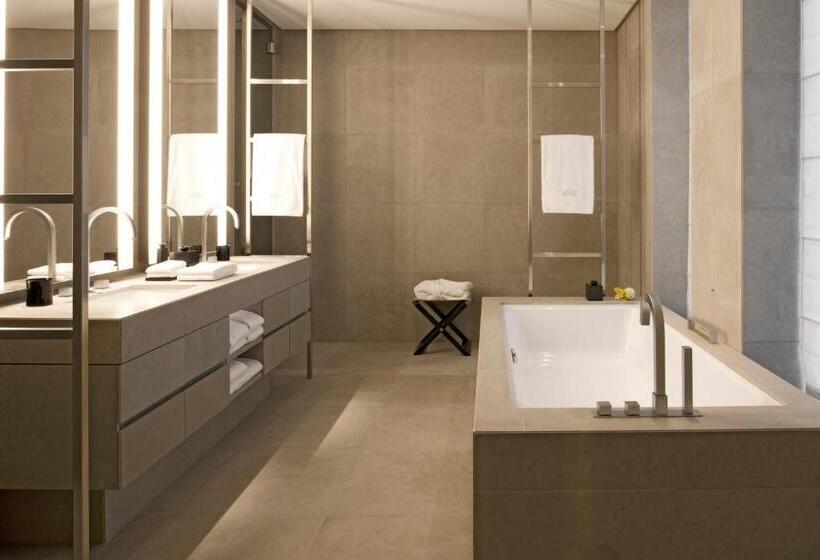 سوییت جونیور با بالکن, Armani Hotel Milano