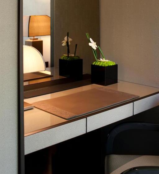 سوییت جونیور با بالکن, Armani Hotel Milano