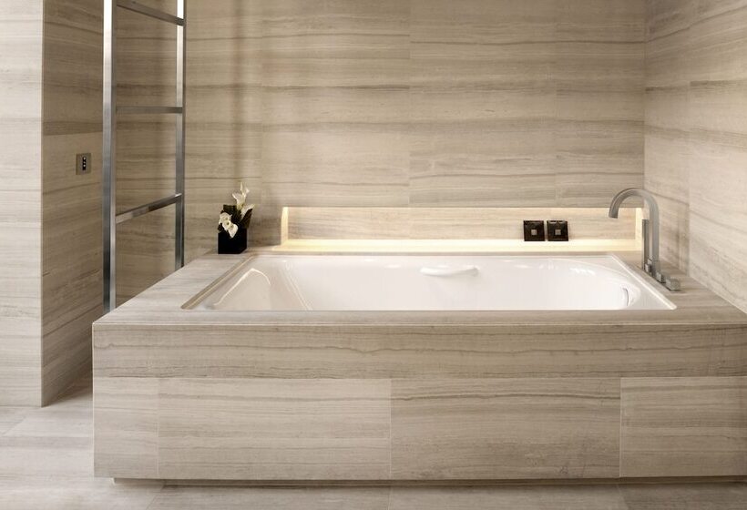 سوییت جونیور, Armani Hotel Milano