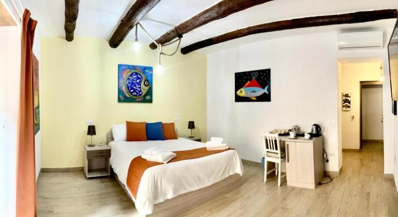 اتاق سوپریور خانوادگی, A Room De  Scugnizzi