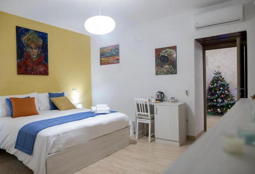 اتاق لوکس, A Room De  Scugnizzi