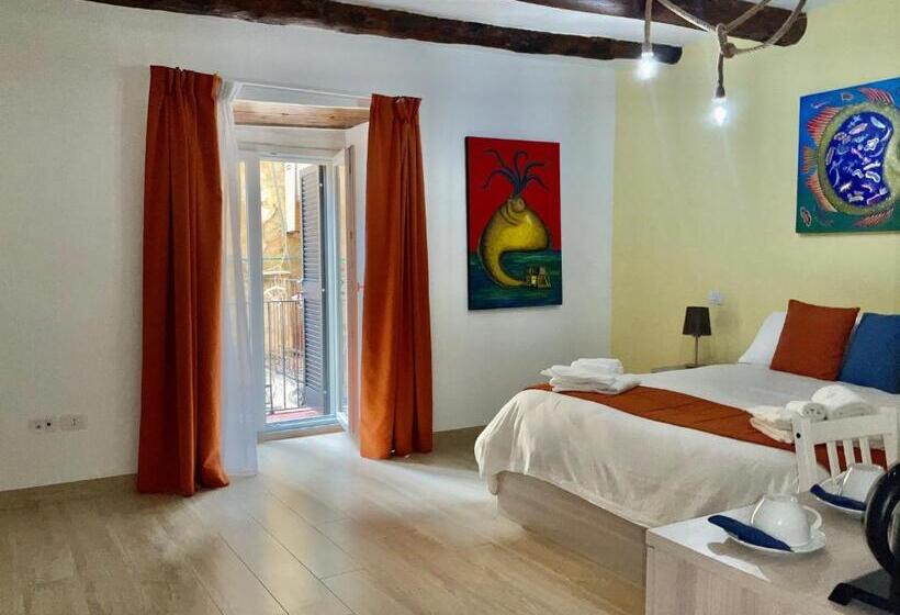 اتاق سوپریور خانوادگی, A Room De  Scugnizzi