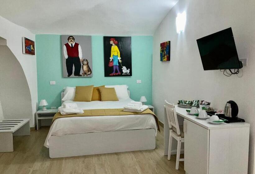 اتاق اجرایی سه نفره, A Room De  Scugnizzi