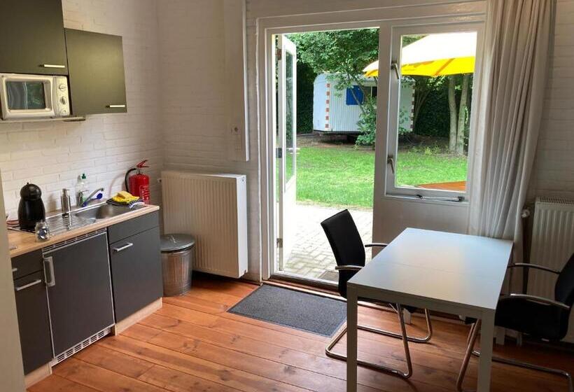 Escritório Estándar, B&b De Bievangh