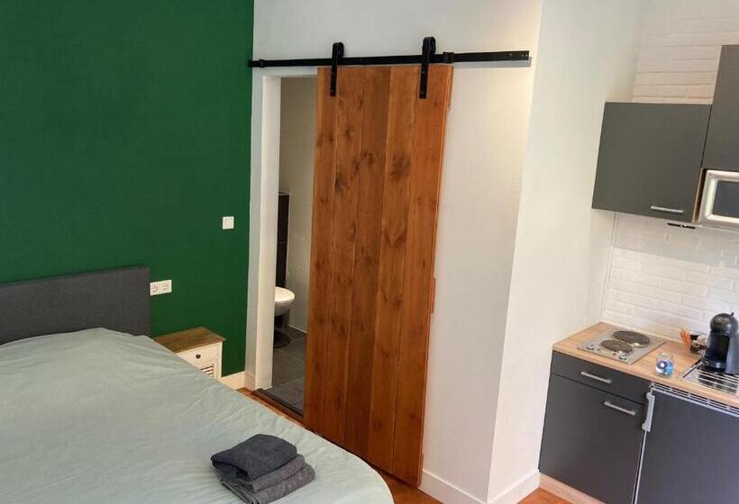 Escritório Estándar, B&b De Bievangh
