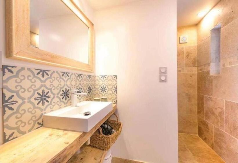 Апартаменты 1 Спальня Вид на Сад, Chambres D Hôtes La Mascrabiere Bed & Spa