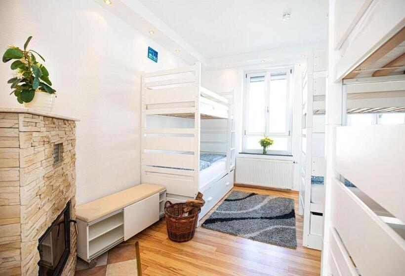 ルームシェアのワンベッド, Hostel Wohnzimmer Essen
