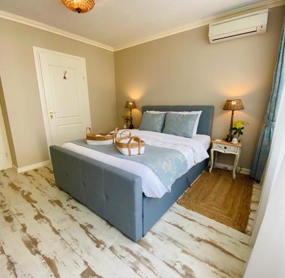 Номер Стандарт Вид на Сад, De Tuinkamer     Privé Diner Op De Kamer Mogelijk!!!