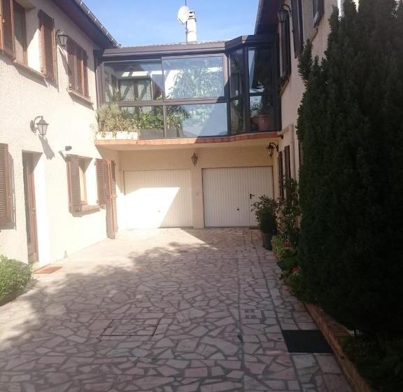 Дом 3 Спальни, La Campagne Dans La Ville , Maison D Hôtes