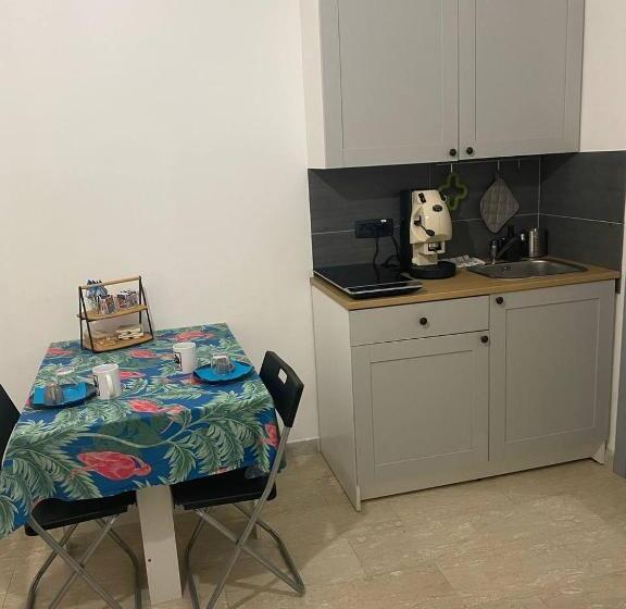 استودیو خانوادگی, Hera Bnb