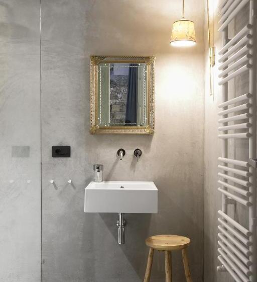 اتاق لوکس با تخت بزرگ, Isonzo Suites