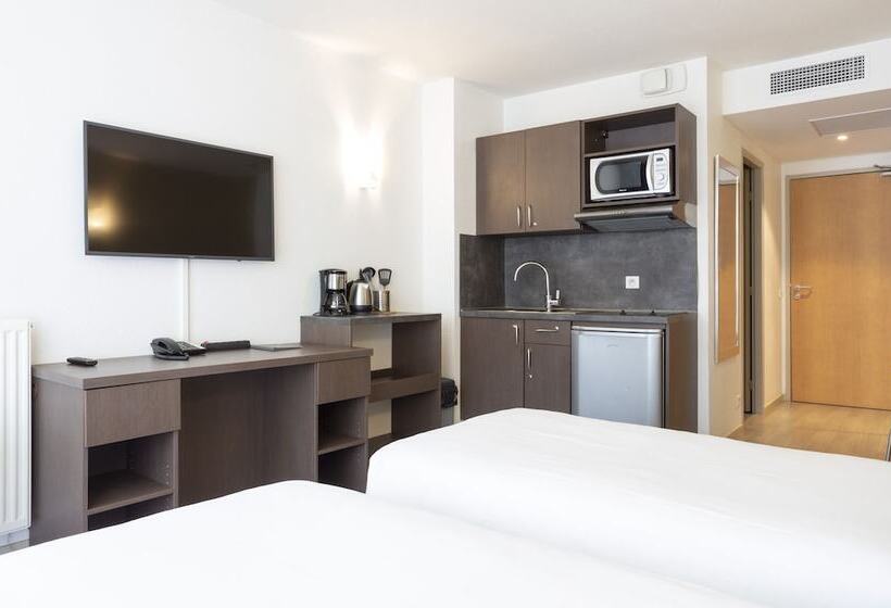 استودیوی استاندارد, Les Loges Du Park