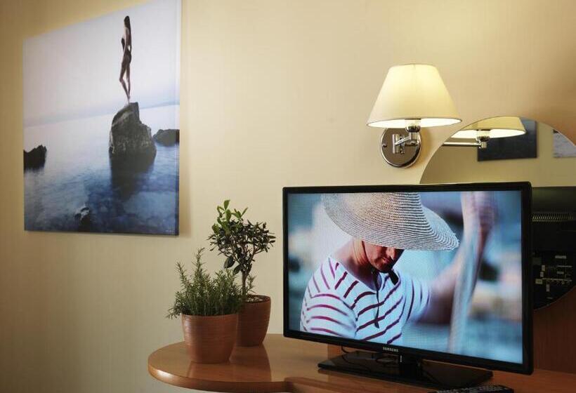 اتاق استاندارد با بالکن و چشم‌انداز دریا, Neptun   Terme & Wellness Lifeclass