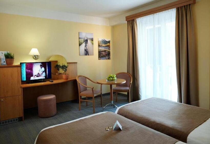اتاق استاندارد با بالکن و چشم‌انداز دریا, Neptun   Terme & Wellness Lifeclass