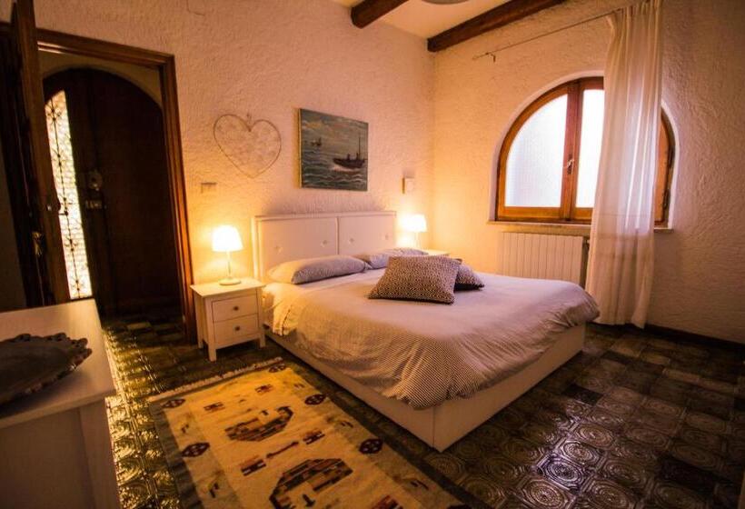 Standard room with outdoor bath, Casa Sui Tetti