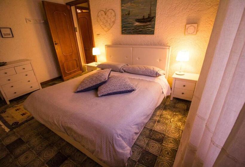 Standard room with outdoor bath, Casa Sui Tetti