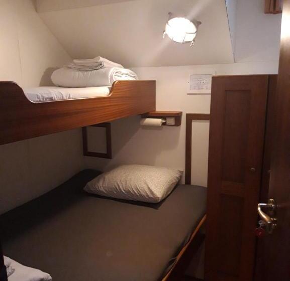 Quarto Estandar, Felicitas