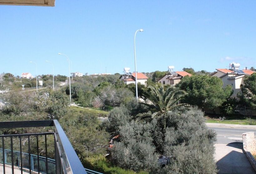 Quarto Triplo Superior, A Maos Hotel Apartments