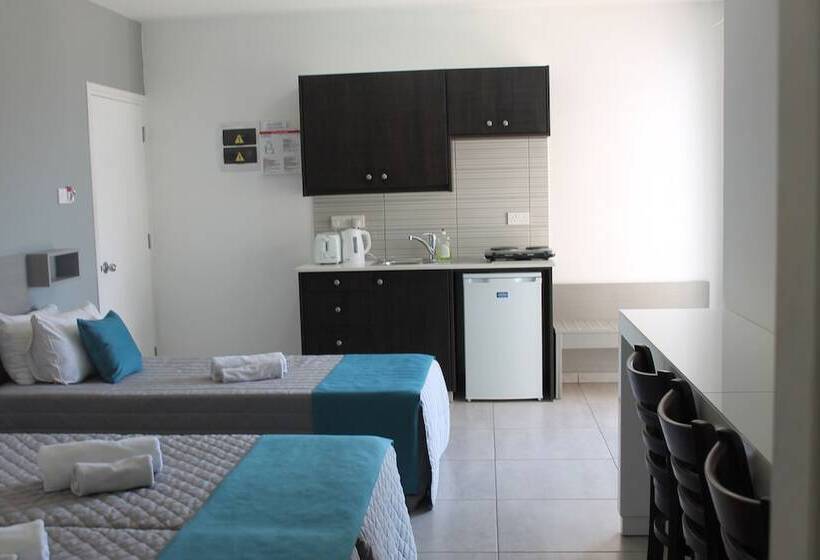 Quarto Triplo Superior, A Maos Hotel Apartments
