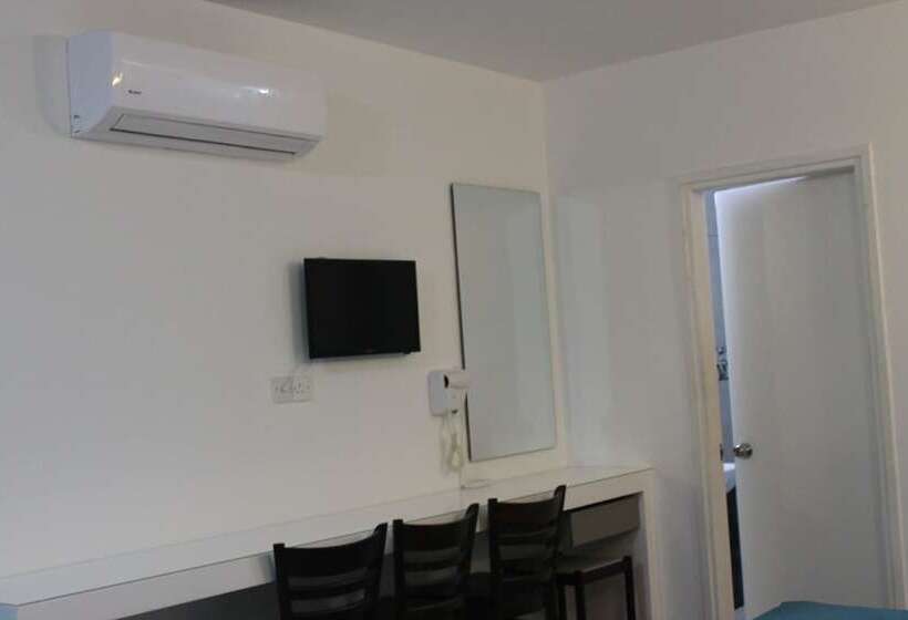 Quarto Triplo Superior, A Maos Hotel Apartments