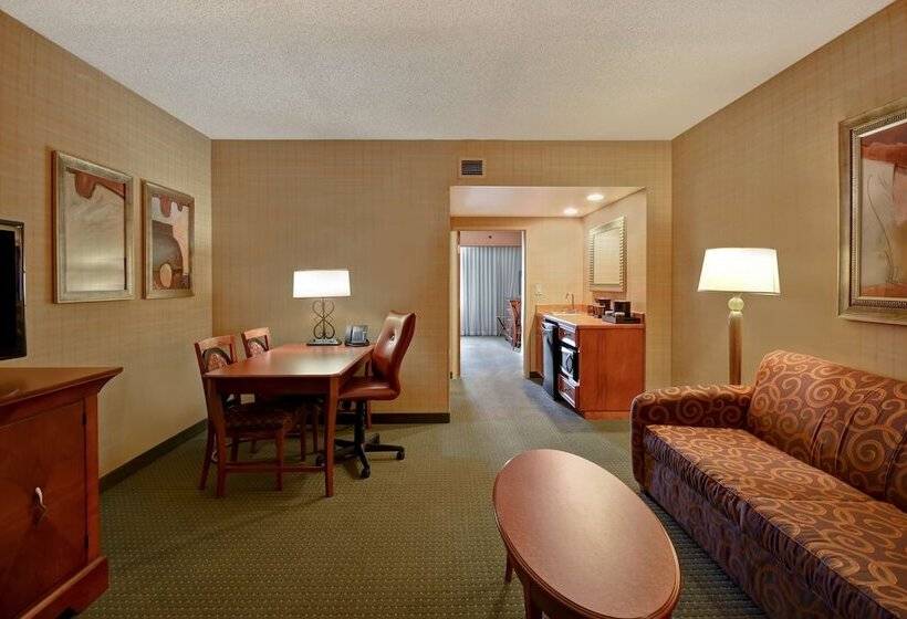 Люкс, Embassy Suites By Hilton At Hot Springs Convention Center