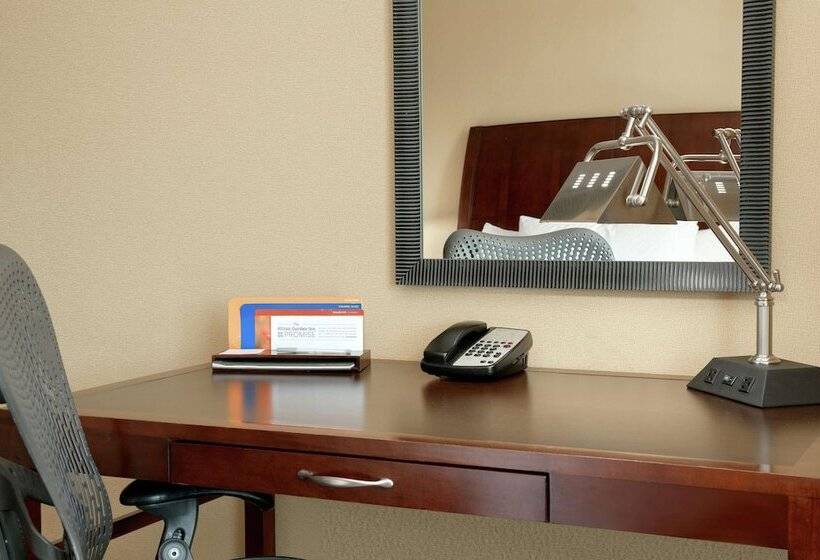 Номер Стандарт, Hilton Garden Inn Fontana