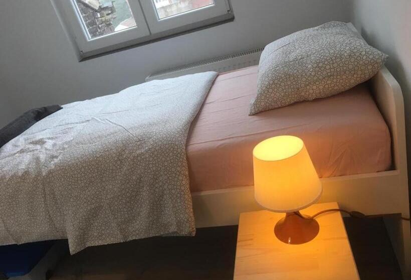 اتاق استاندارد یک تخته با سرویس بهداشتی مشترک, Leonard Room