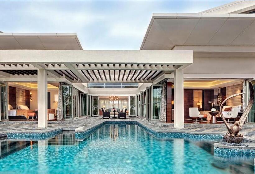 Вилла 3 Спальни с Бассейном, Mgm Grand Sanya