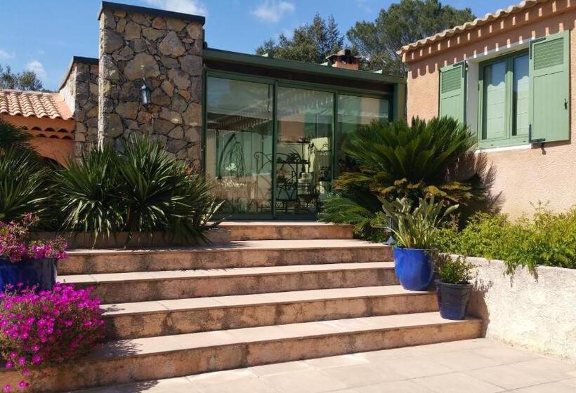 Номер Стандарт Вид на Бассейн, Le Petit Coin De Paradis