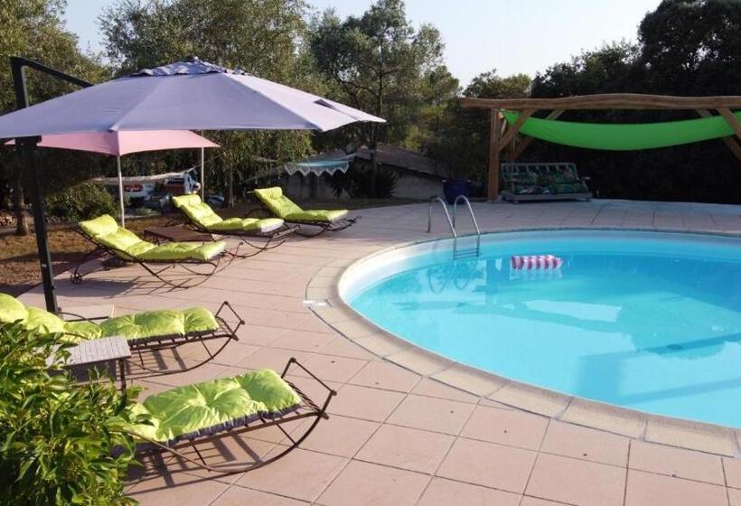 Номер Стандарт Вид на Бассейн, Le Petit Coin De Paradis