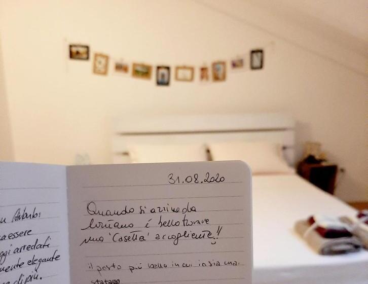 اتاق سه‌نفرۀ استاندارد با سرویس بهداشتی بیرون از اتاق, La Casetta Ferrara B&b
