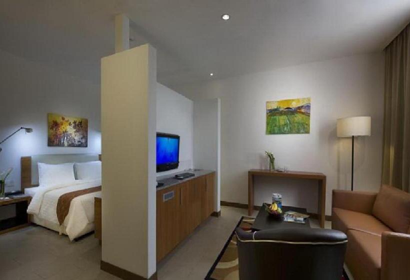 آپارتمان یک خوابه با دری مشترک که هال را جدا می کند., Gloria Swiss Hotel & Apartment Sandakan