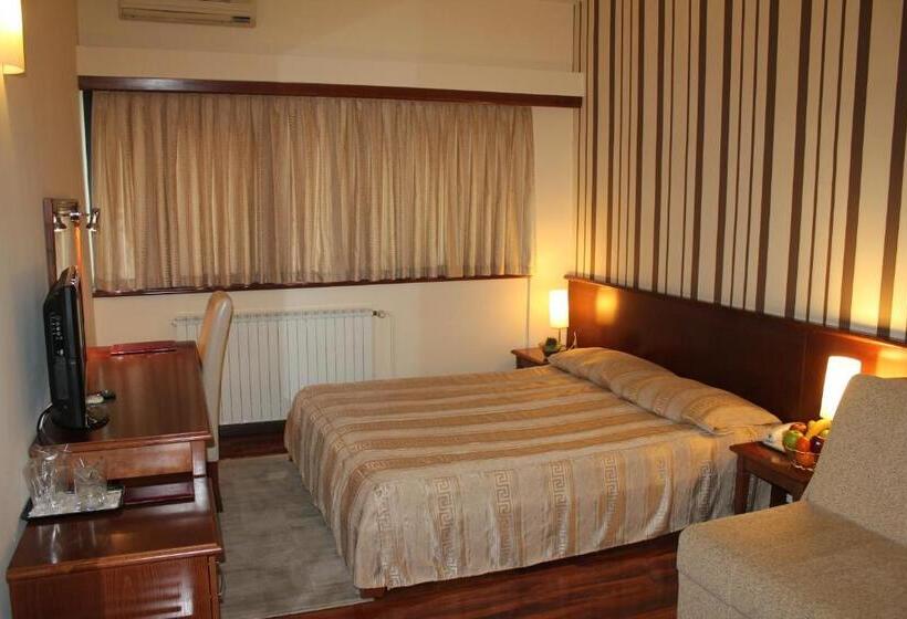 اتاق استاندارد سه نفره, Centar