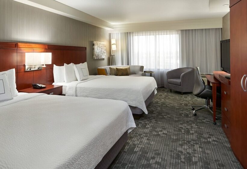Номер Стандарт, Courtyard By Marriott Kingston Highway 401