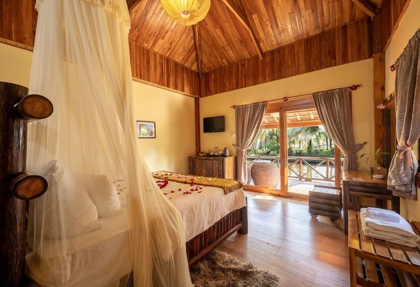 بانگلوی لوکس, Chez Carole Beach Resort & Spa
