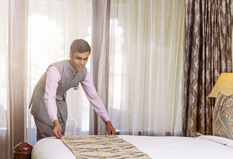商务房间, Radisson Blu Udaipur Palace Resort & Spa