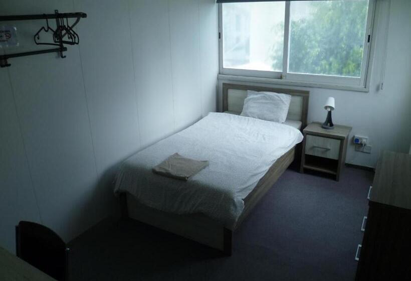 اتاق استاندارد یک تخته با سرویس بهداشتی مشترک, Datacom Guest House