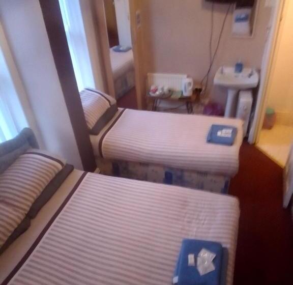 חדר סטנדרט לשלושה, Myroomz Golden Strand