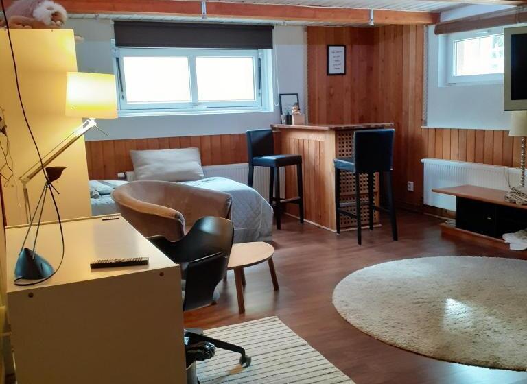 חדר אקונומי לשלושה, Room In Villa Emilia