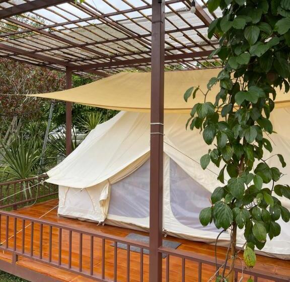 چادر با خدمات رفاهی استاندارد, Baanrai Khunya บ้านไร่คุณย่า