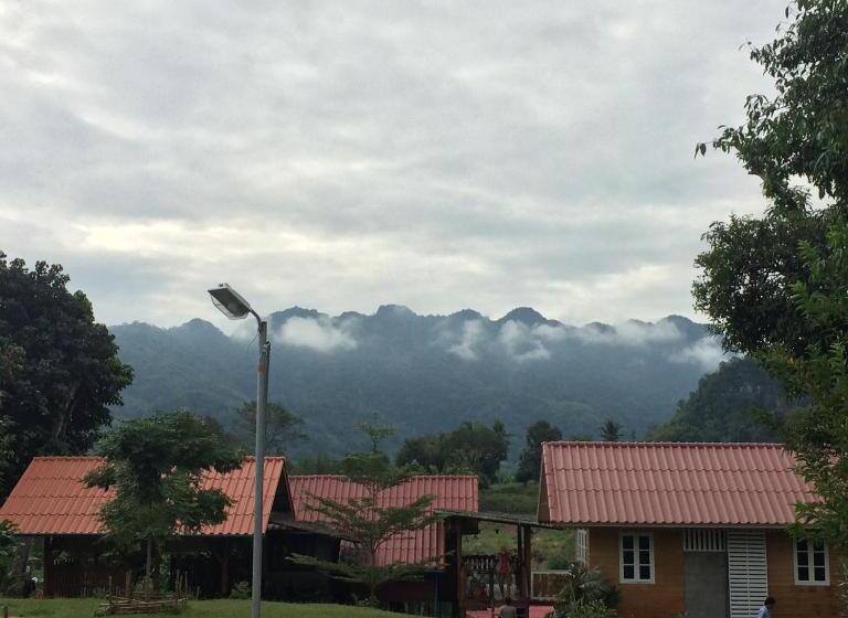 کلبه ییلاقی, Baanrai Khunya บ้านไร่คุณย่า