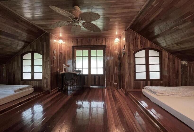 کلبه ییلاقی, Baanrai Khunya บ้านไร่คุณย่า