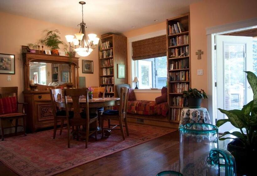 带大床的标准间, Salmon Point B&b