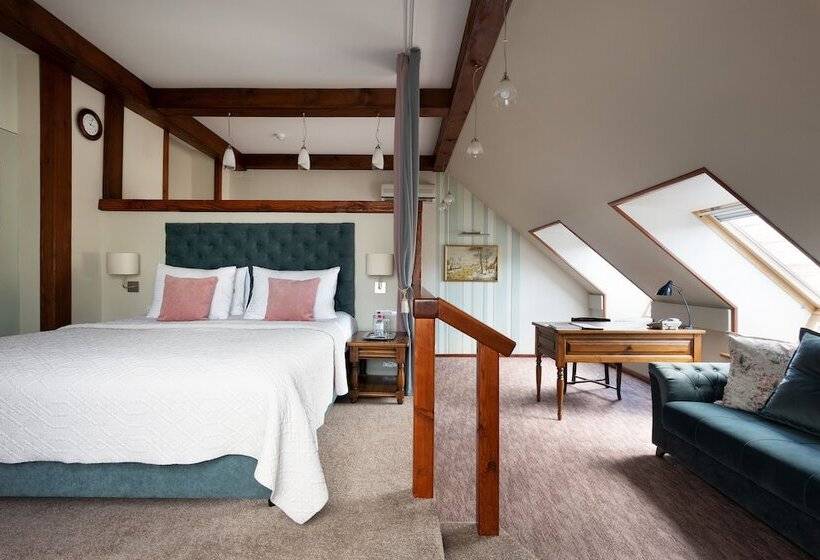デラックスルーム, Alexander House
