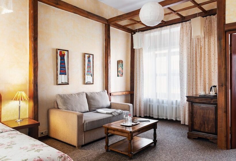 スタンダードルーム, Alexander House