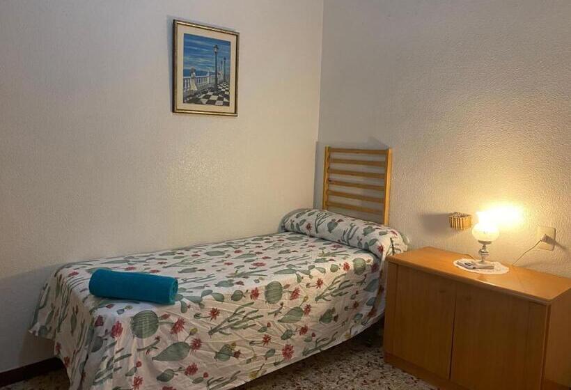 اتاق استاندارد یک نفره, Guest House Capitan Meca