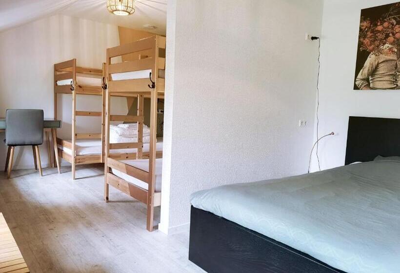 Семейный Номер, The Black Sheep Hostel