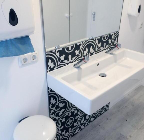 Четырехместный Номер Economy, The Black Sheep Hostel
