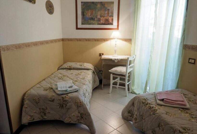 Номер Стандарт Индивидуальный с Балконом, Casa Margherita Affittacamere B&b