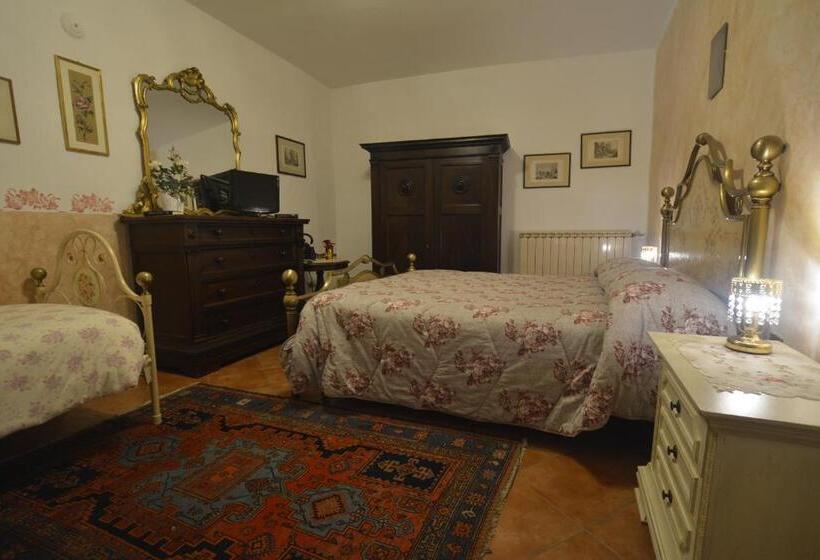 带景观的三人标准房间, Borgo Della Rocca